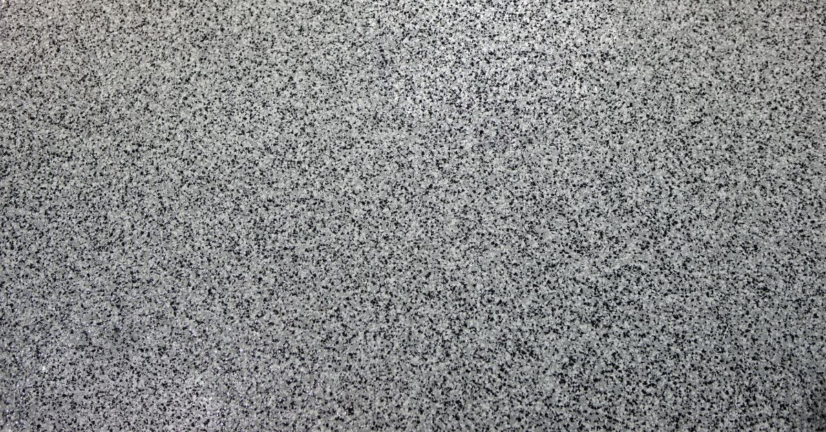 Piso con efecto mármol en tonos grises